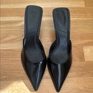 Zara Women's Black Pointed-Toe Shoes